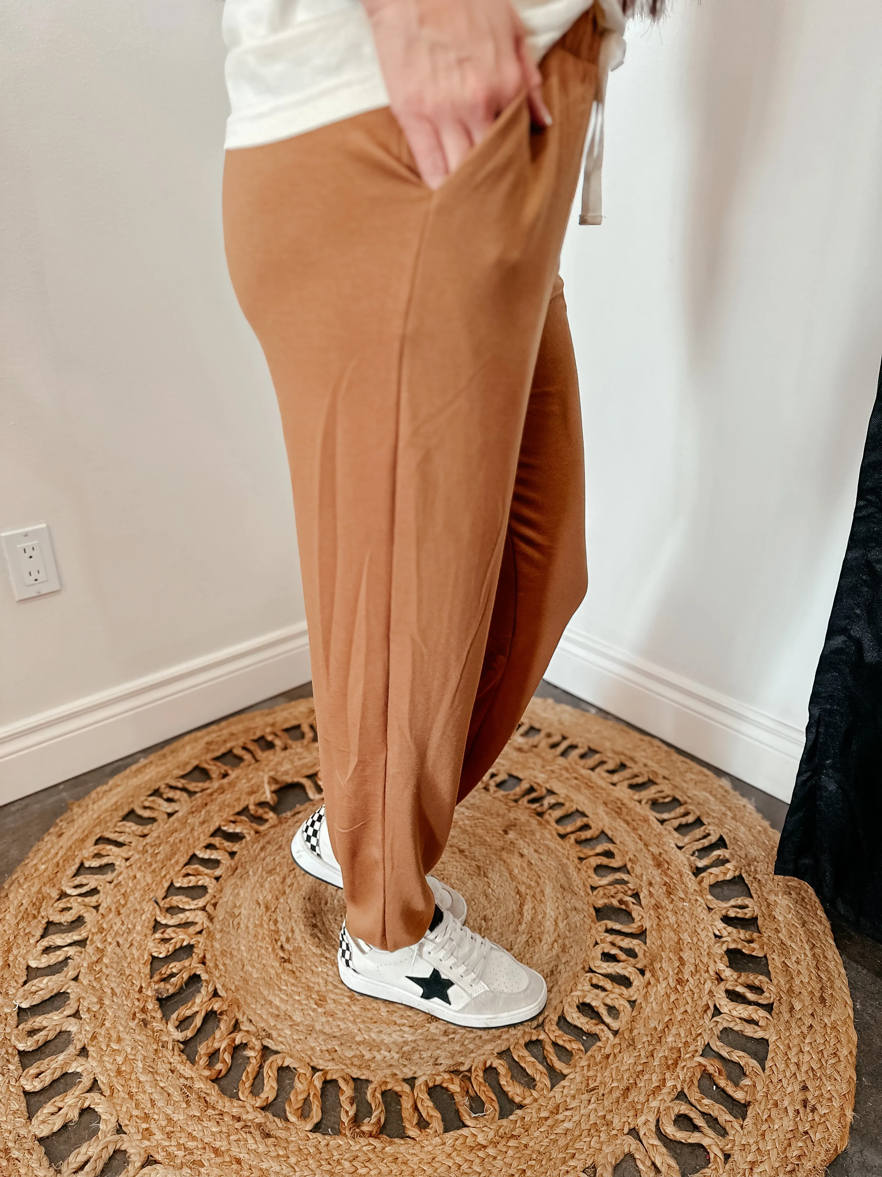Kick Back Joggers Camel